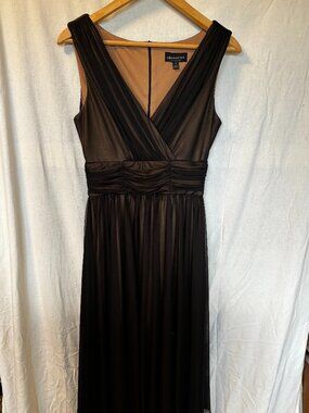 Black Sleeveless V-Neck Evening Dress